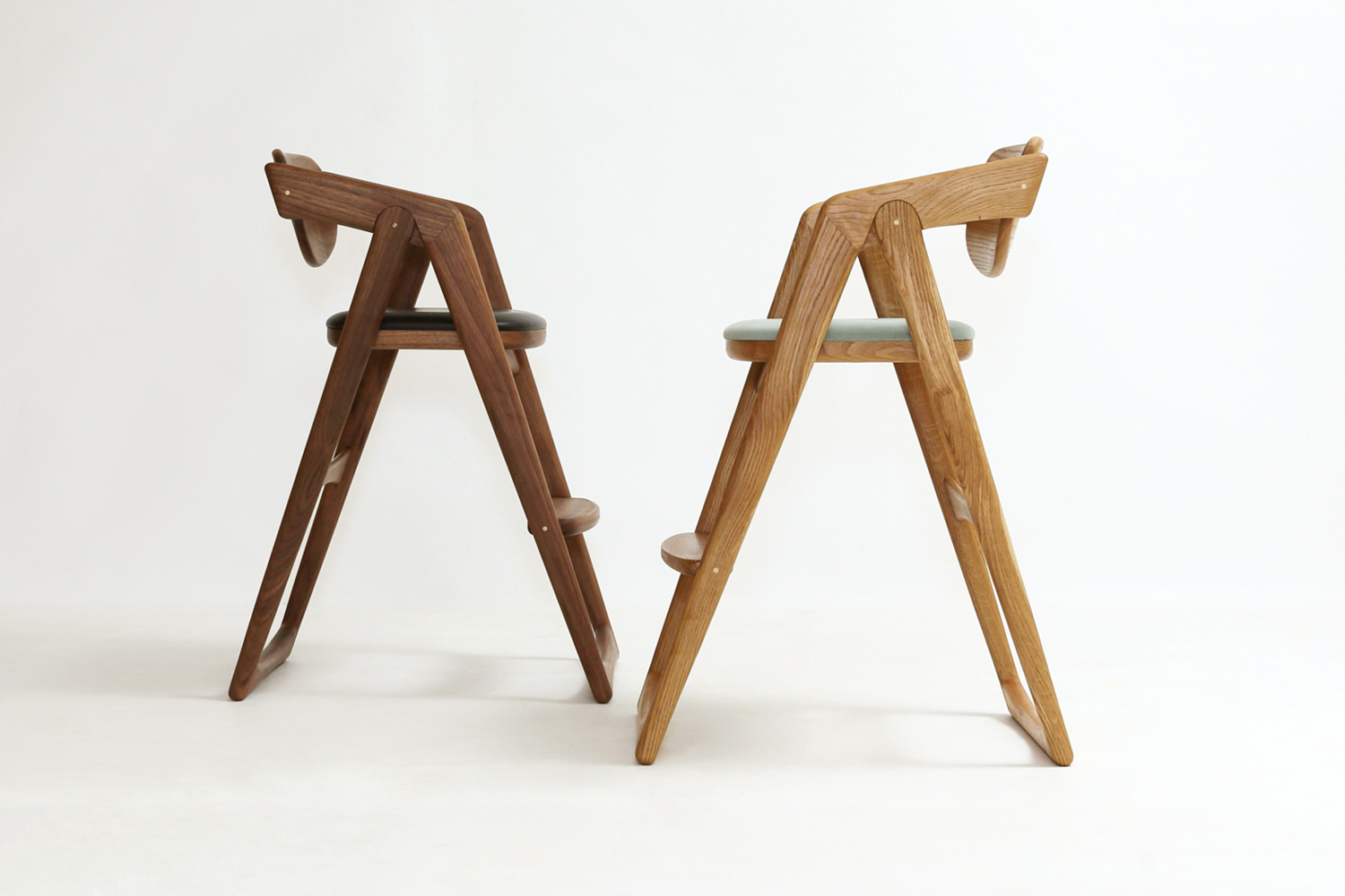 美しいデザインの無垢のハイタイプキッズチェア