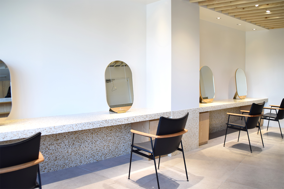 大阪・北浜の美容室three(スリー)様に美容椅子としてアイアンチェアを製作しました