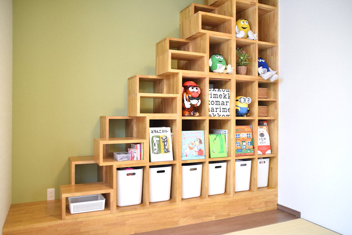 ロフトスペースへ上がるための階段収納をオーダーメイドで製作しました