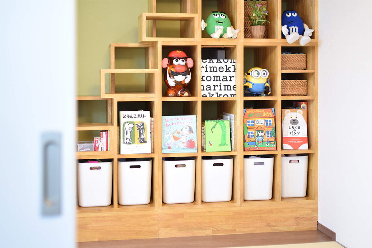 ロフトスペースへ上がるための階段収納をオーダーメイドで製作しました