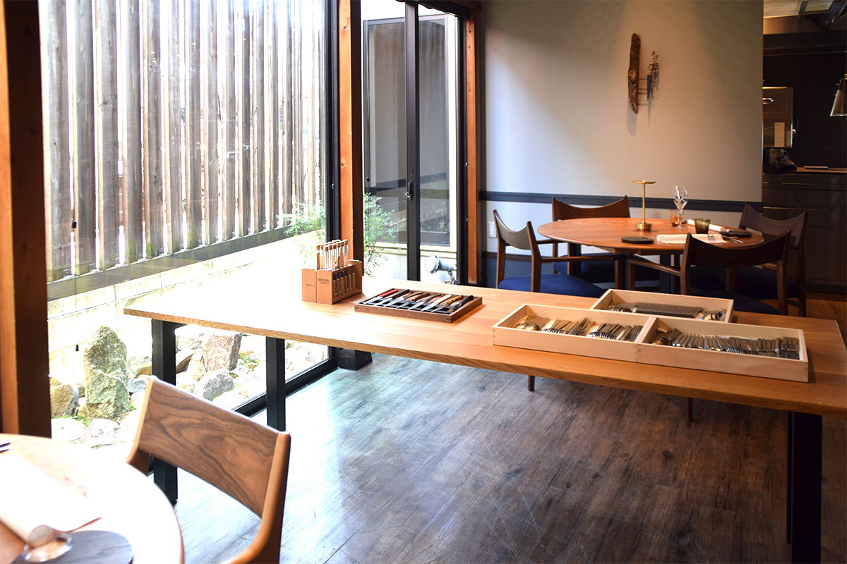 京都府木津川市のリストランテナカモト様の家具をリメイクさせていただきました