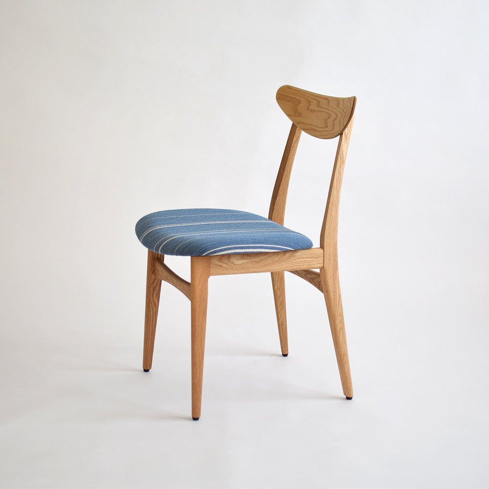 シンプルで上質なデザインの無垢のダイニングチェア