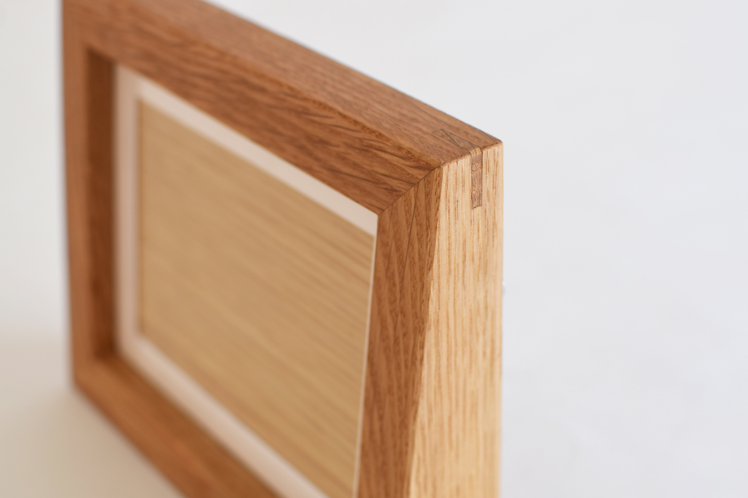 家具職人が作る無垢のおしゃれで上質な写真立て