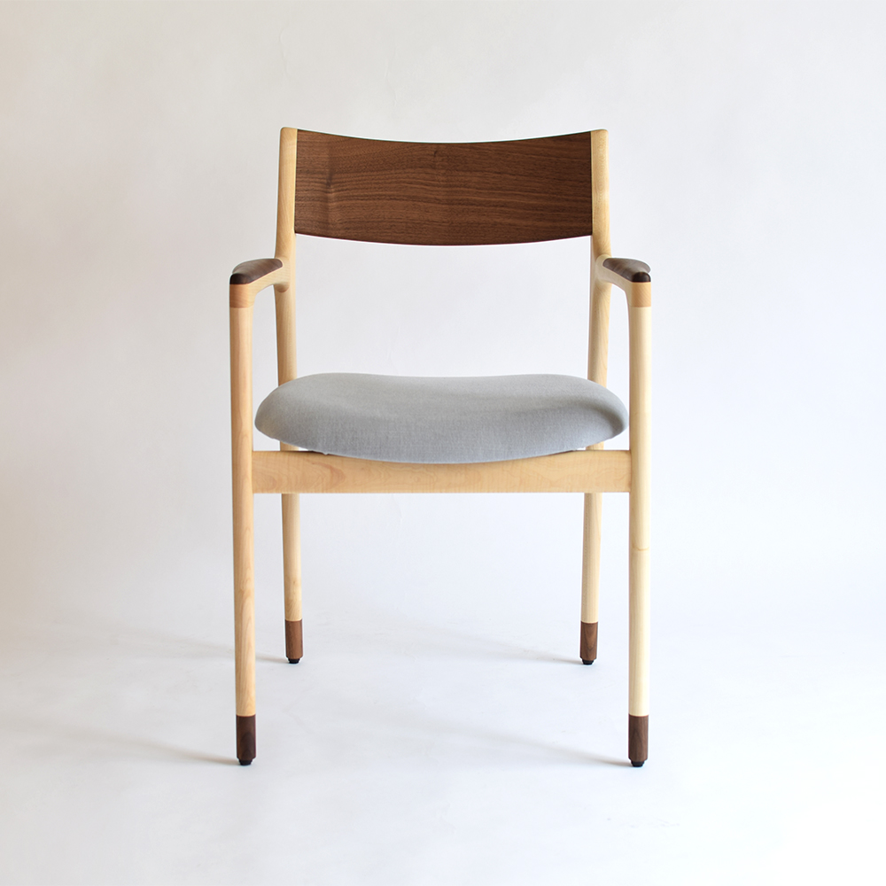 京都の家具店エンストルの無垢のアームチェア