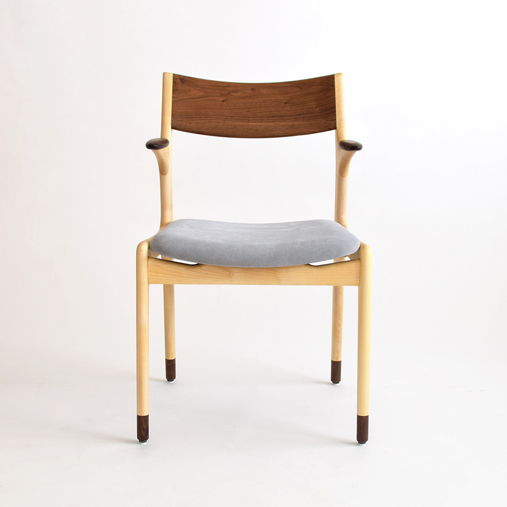 京都の家具店エンストルの無垢のハーフアームダイニングチェア