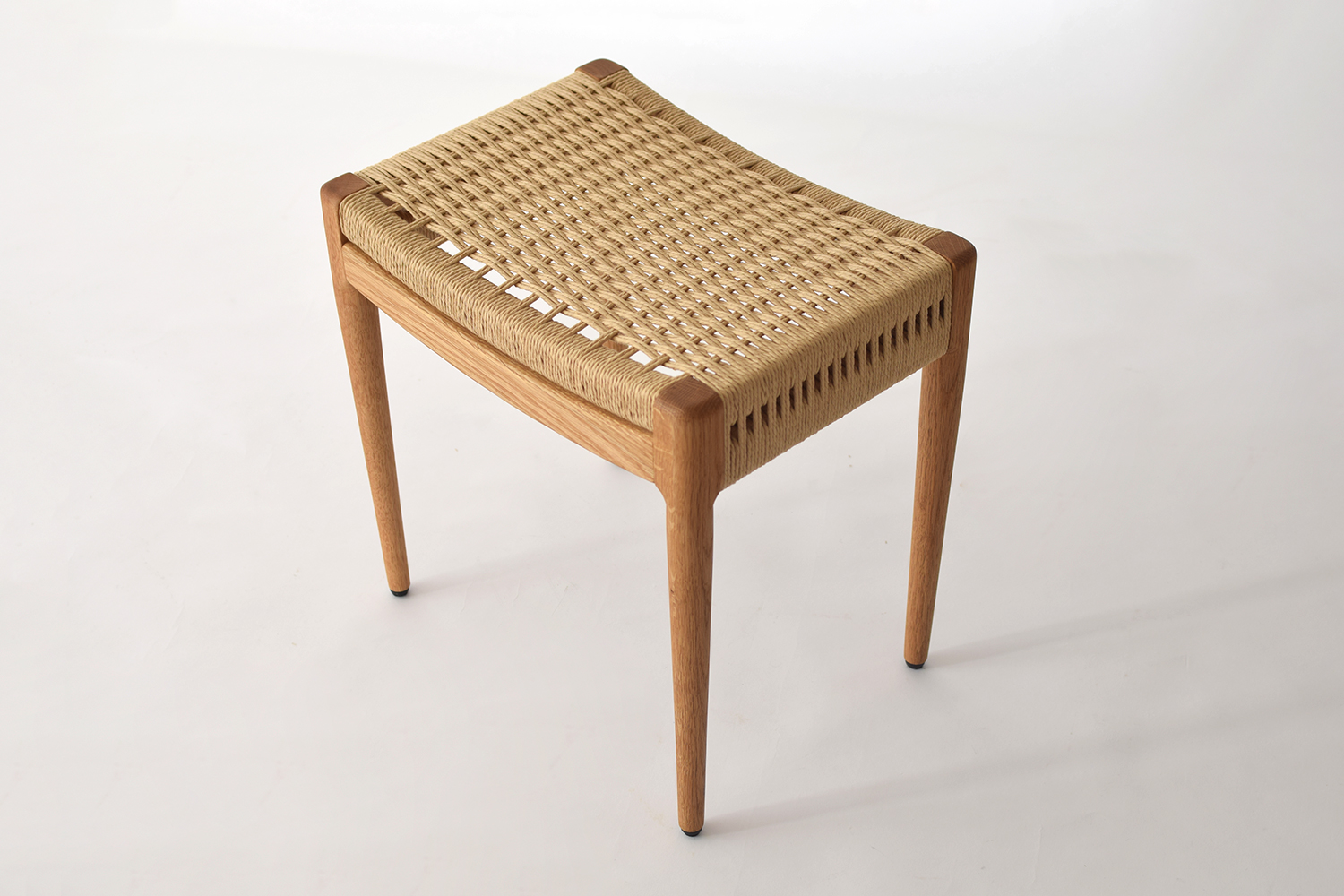 ペーペーコードと無垢の美しいデザインのスツール