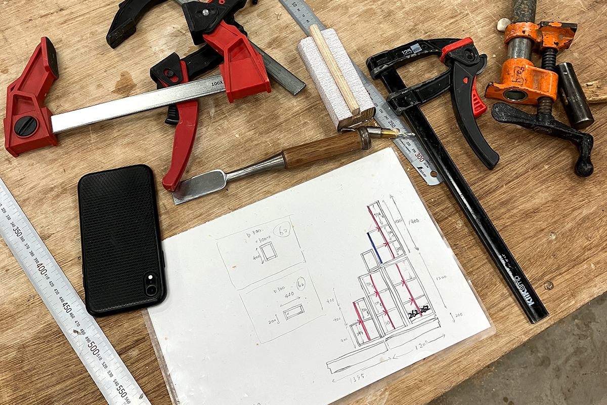 ロフトスペースへ上がるための階段収納をオーダーメイドで製作しました